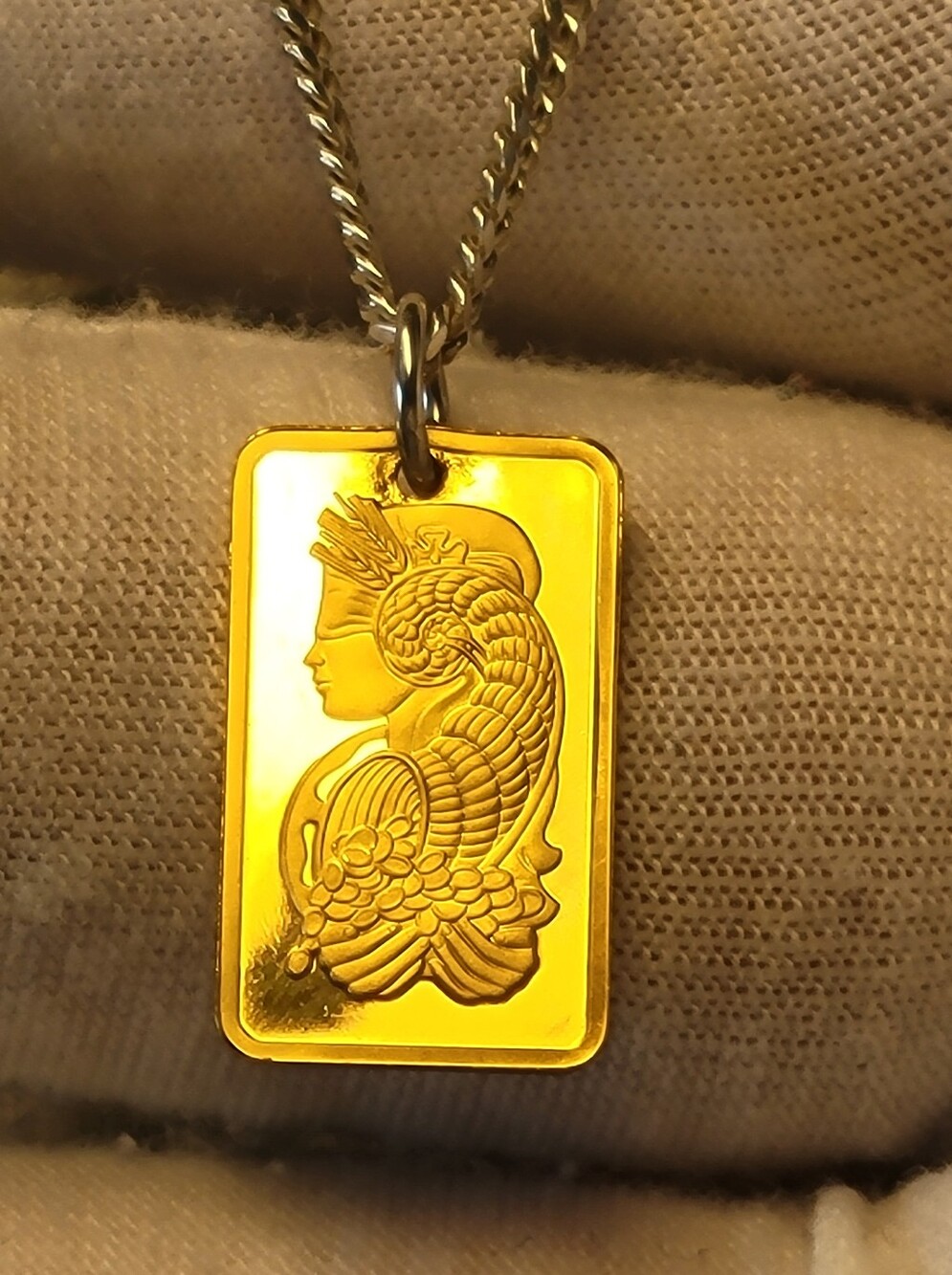 2.5g Solid 24k Yellow Gold Pamp Fortuna Goddess Pendant - New
